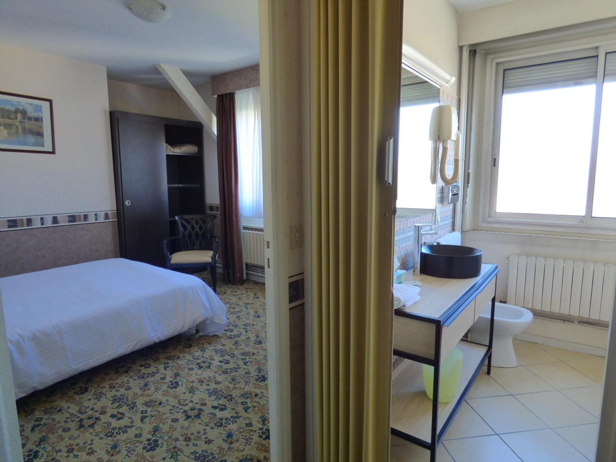 Hotel Restaurant Le Bellevue Montrichard 3 Etoiles モントリシャール エクステリア 写真