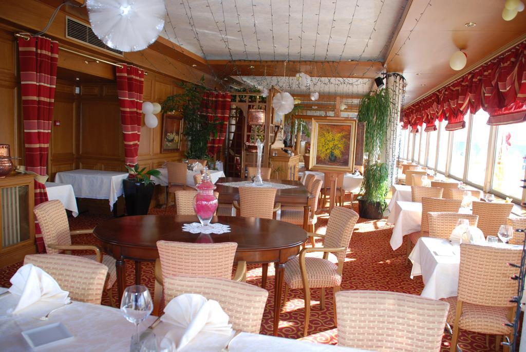 Hotel Restaurant Le Bellevue Montrichard 3 Etoiles モントリシャール エクステリア 写真
